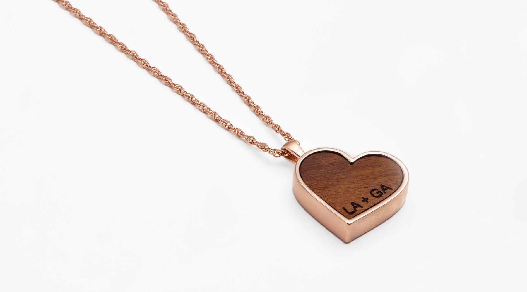 The History of 5-Year Anniversary Gifts: From Wood to Modern Alternatives