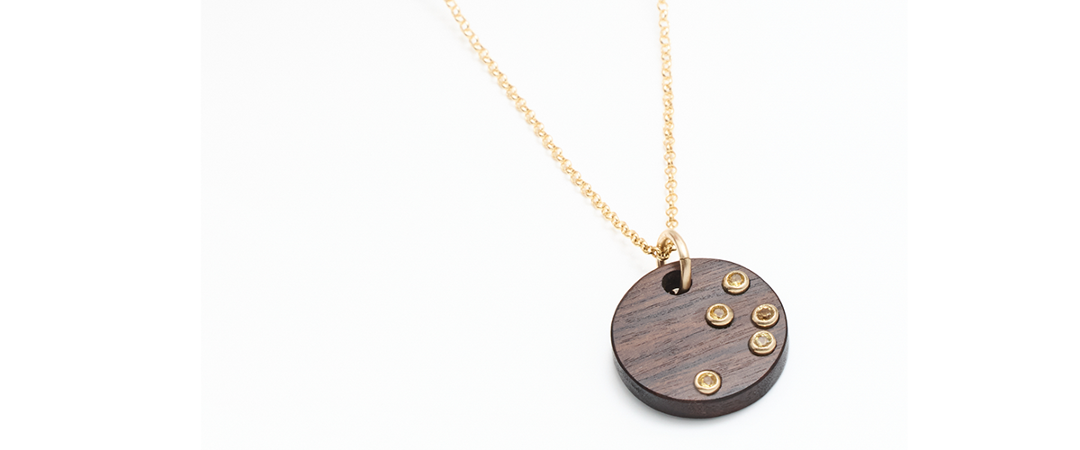 5 Year Anniversary Gift Ideas: Honoring Tradition with Modern Elegance