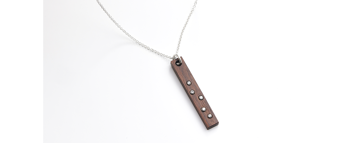 Symbolism of Gemstones in 5 Year Anniversary Jewelry: Meaningful Gifts That Combine Beauty and Tradition