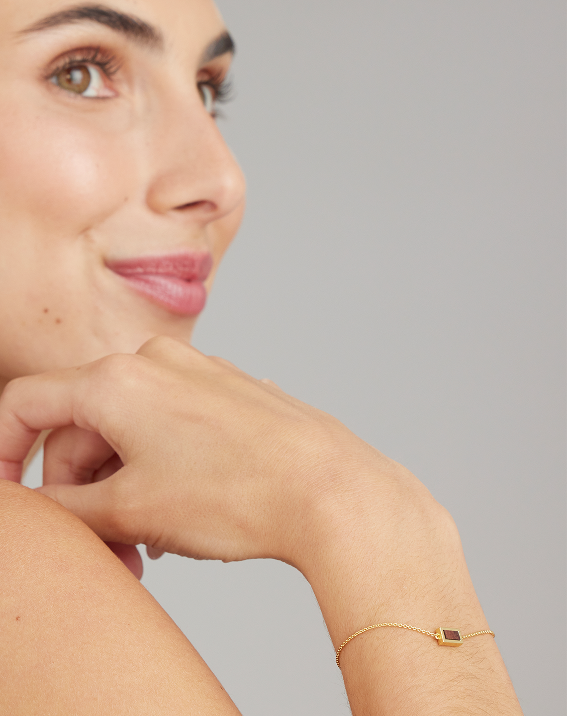 GOLD MINI BAR BRACELET
