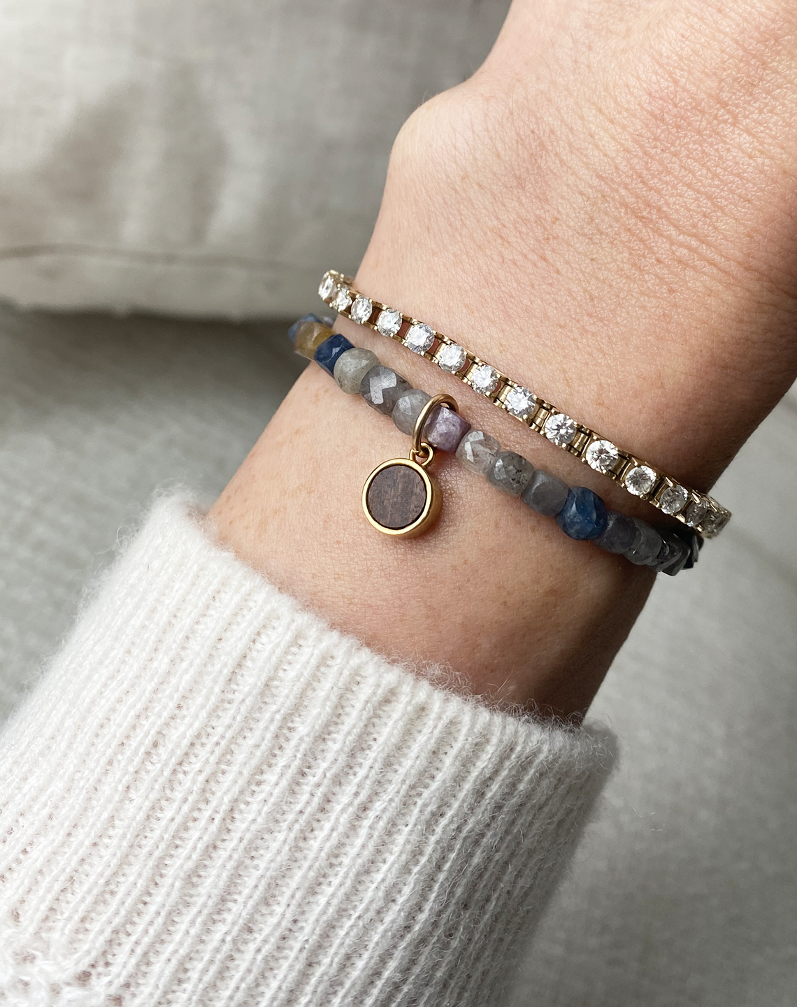 ROUND CHARM MULTI SAPPHIRE - Gold