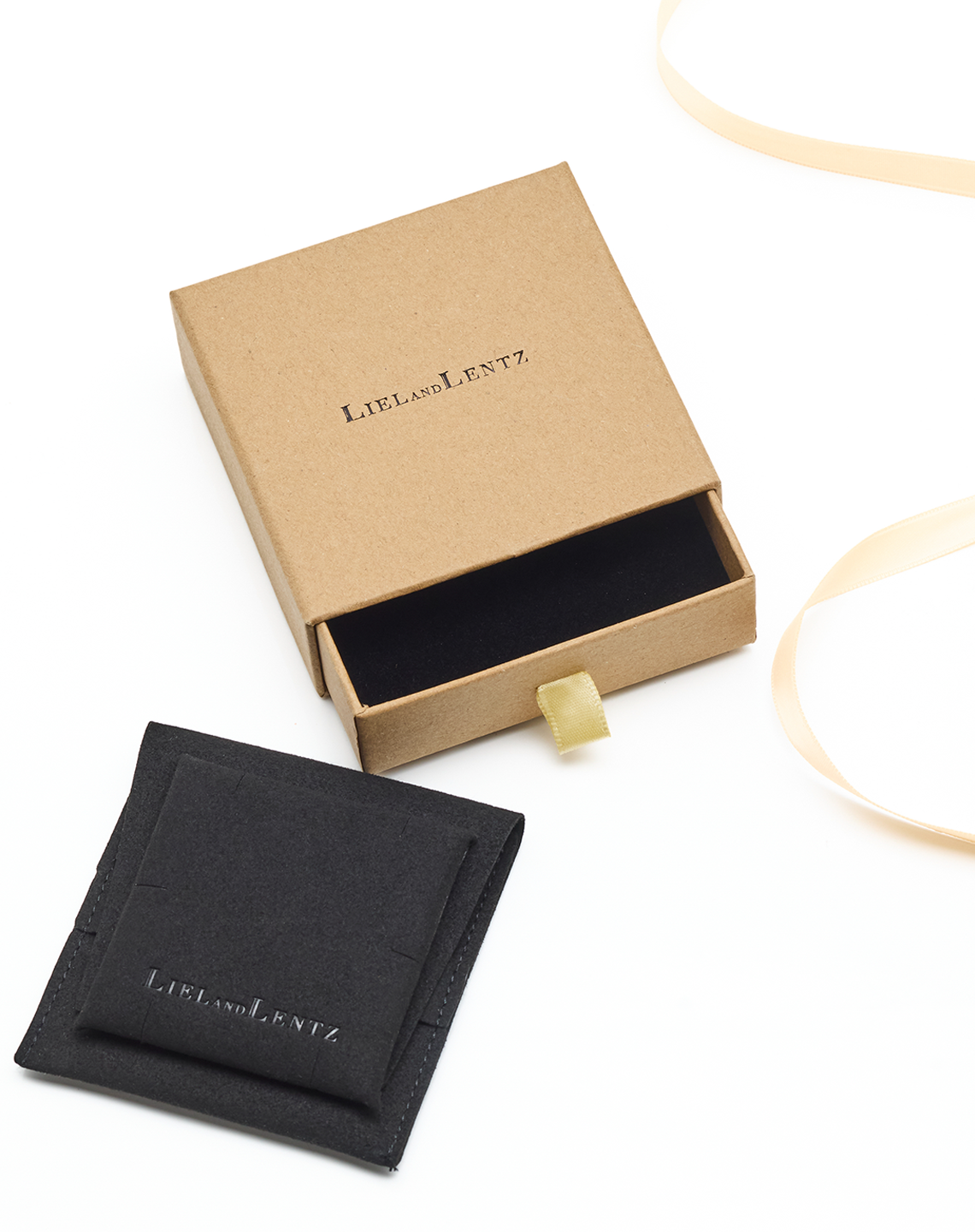 5 BLUE SAPPHIRE BAR - Yellow Gold