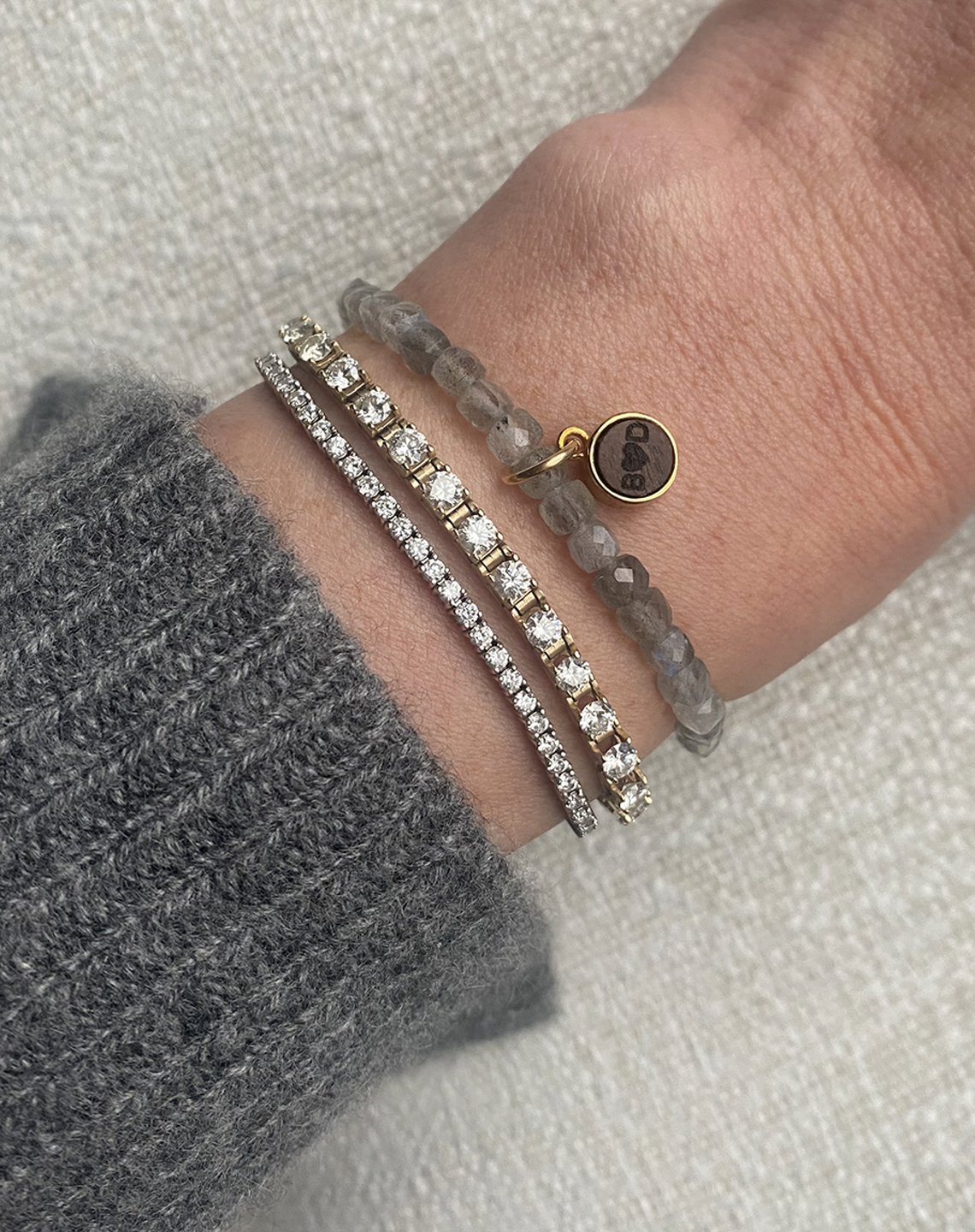 ROUND CHARM LABRADORITE - Gold