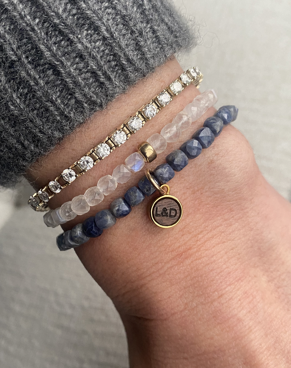 ROUND CHARM BLUE SAPPHIRE - Gold