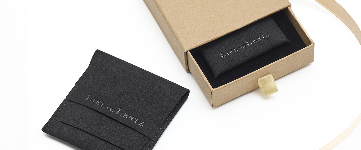 Traditional & Modern 5th Anniversary Gifts: Meaningful Ideas to Celebrate 5 Years of Love