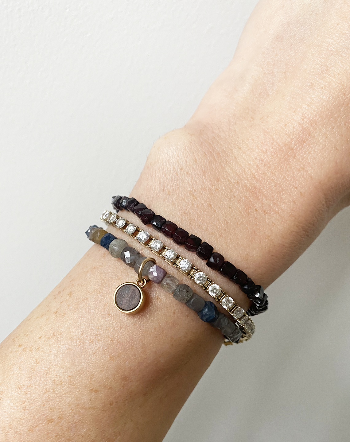 ROUND CHARM MULTI SAPPHIRE - Gold